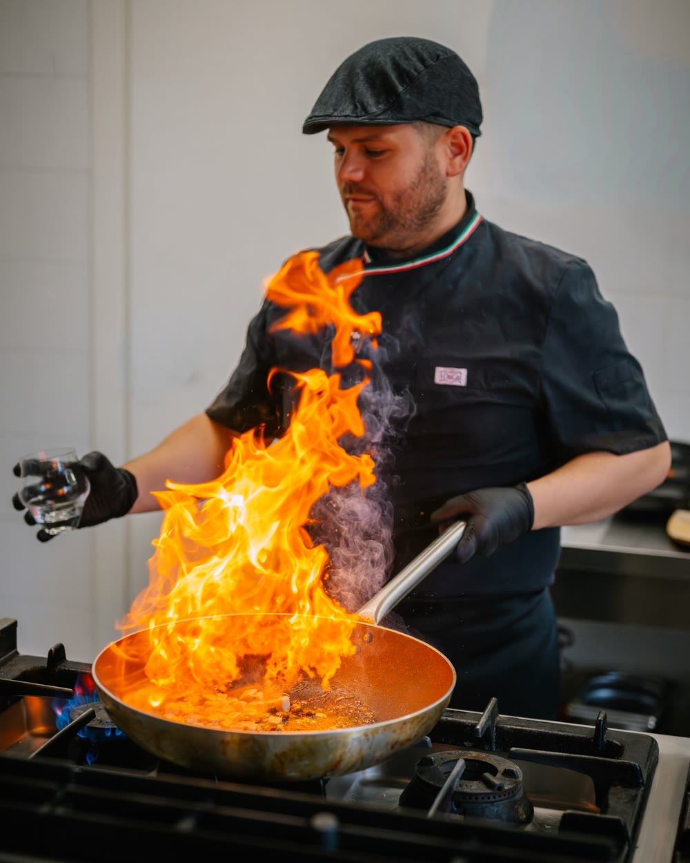 Lo chef fiamma la padella